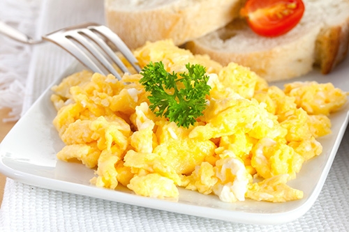 scramble eggs